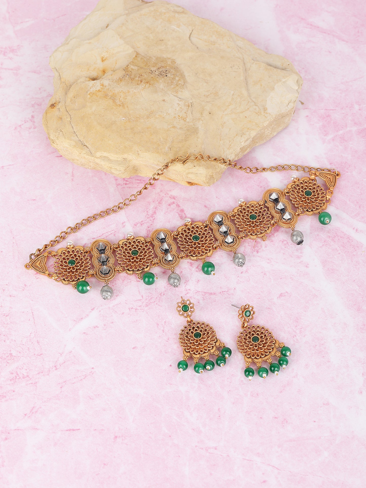 Antique Gold-Plated Choker Necklace Set with Green Beads